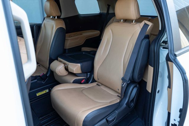 Used 2024 Kia Carnival LX image 14