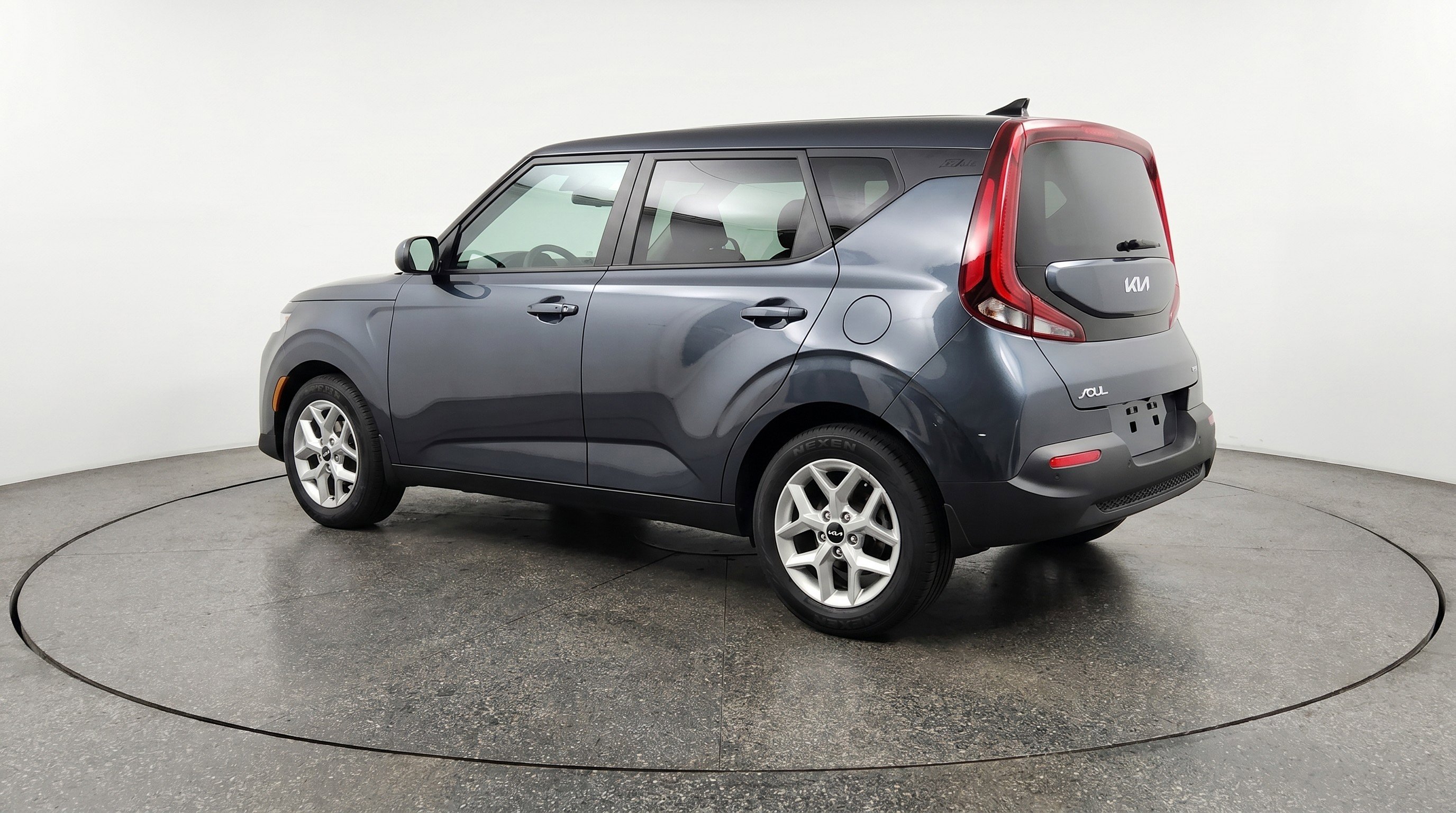 Used 2025 Kia Soul LX w/ LX Technology Package FWD image 6