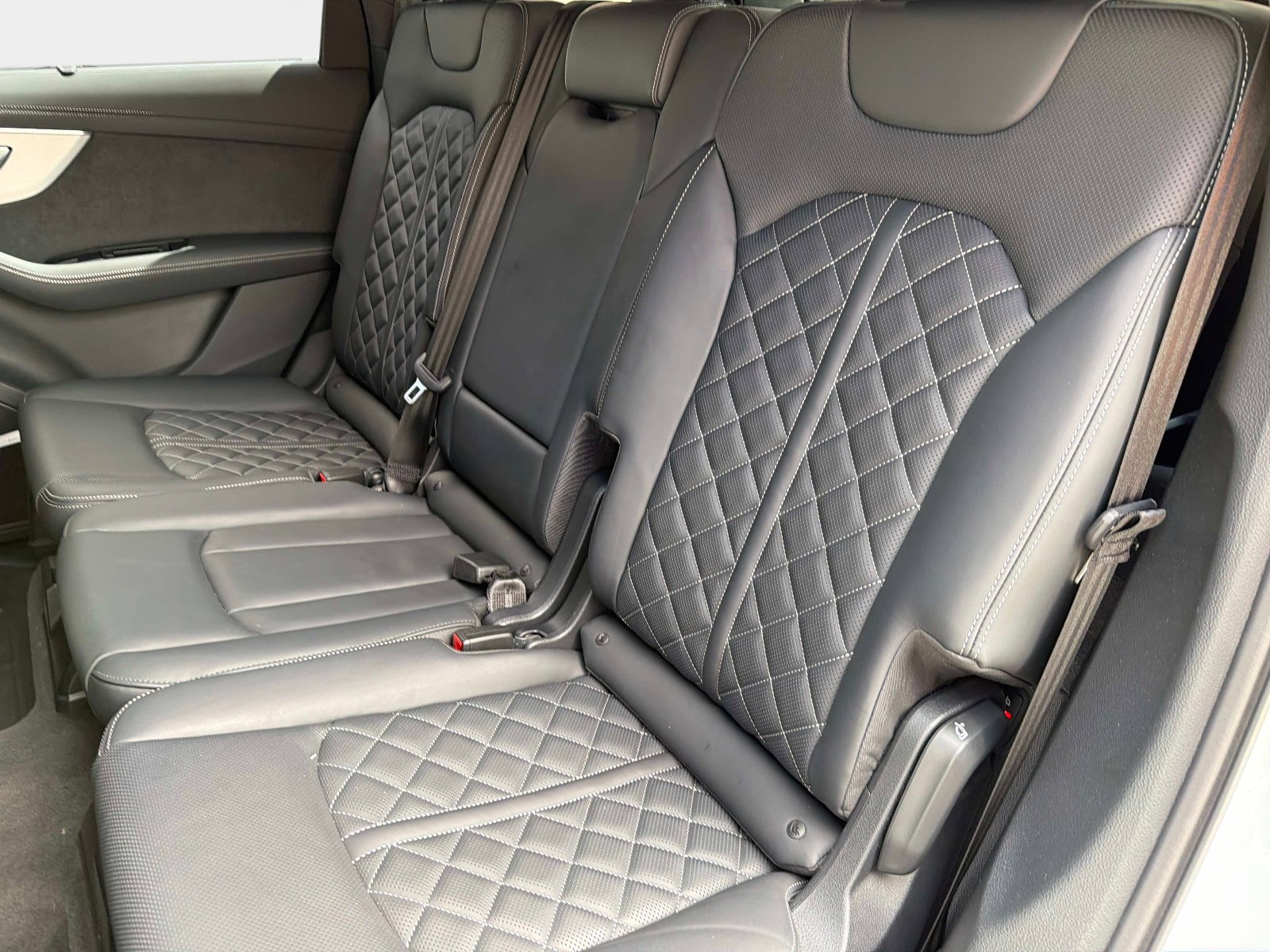 Used 2024 Audi Q7 3.0T Prestige image 30