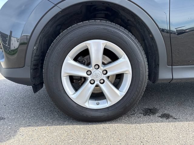 Used 2013 Toyota RAV4 XLE AWD/4WD image 29