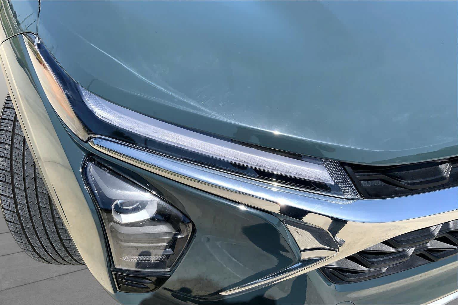 Used 2025 Chevrolet Trax LT FWD image 26