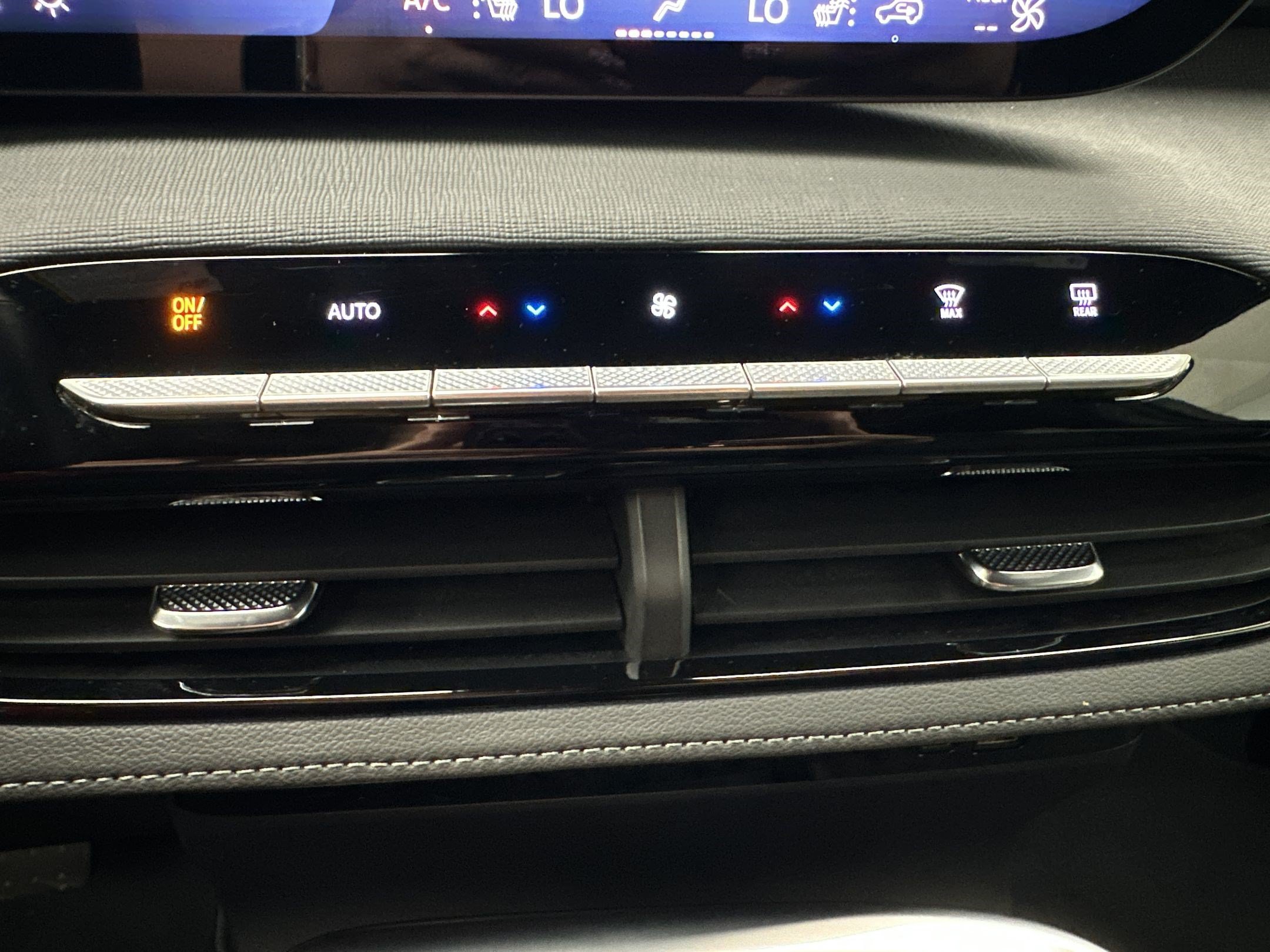 Certified 2025 Buick Enclave Preferred w/ Power Package AWD/4WD image 17