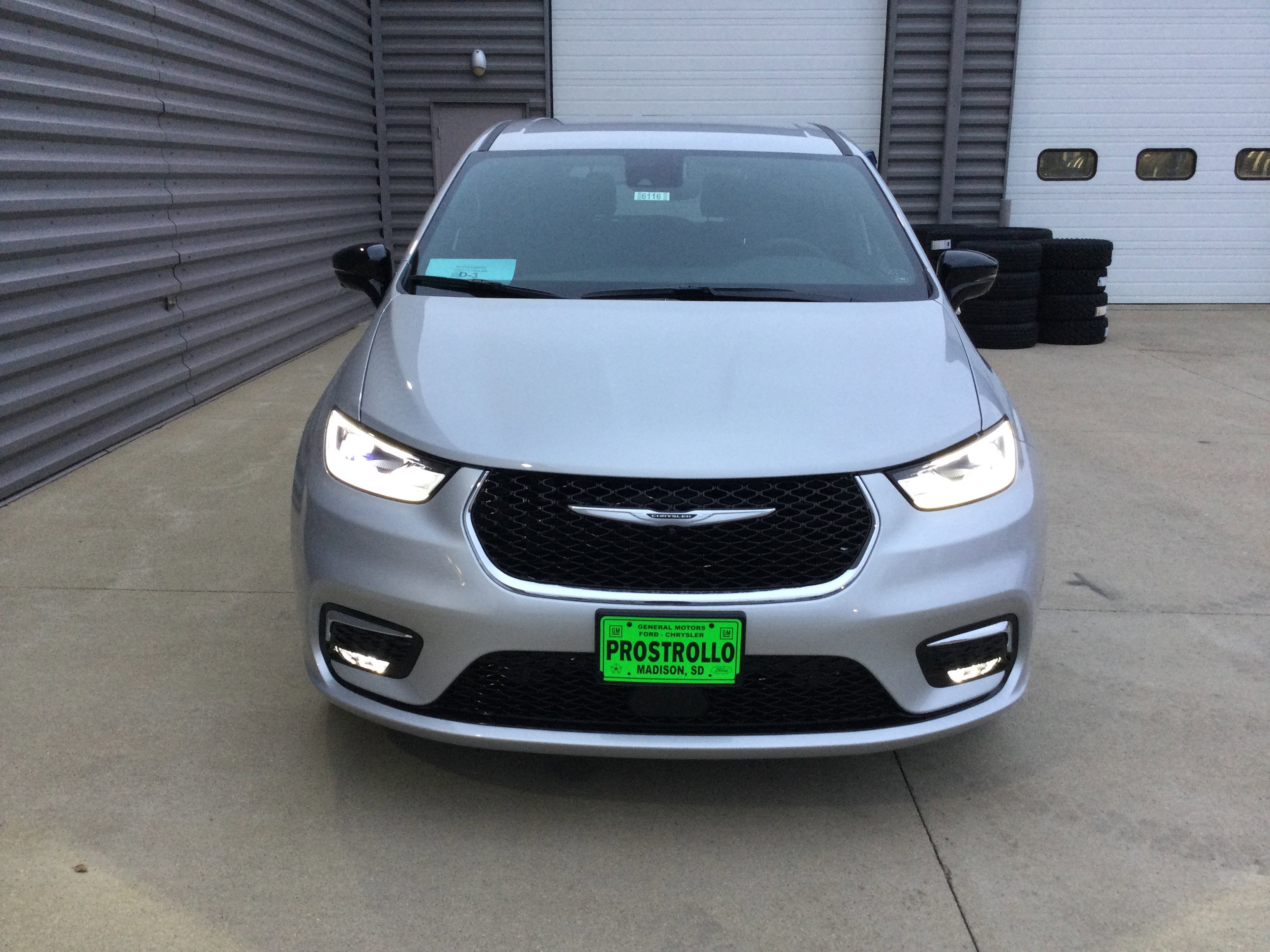 New 2026 Chrysler Pacifica Select image 3