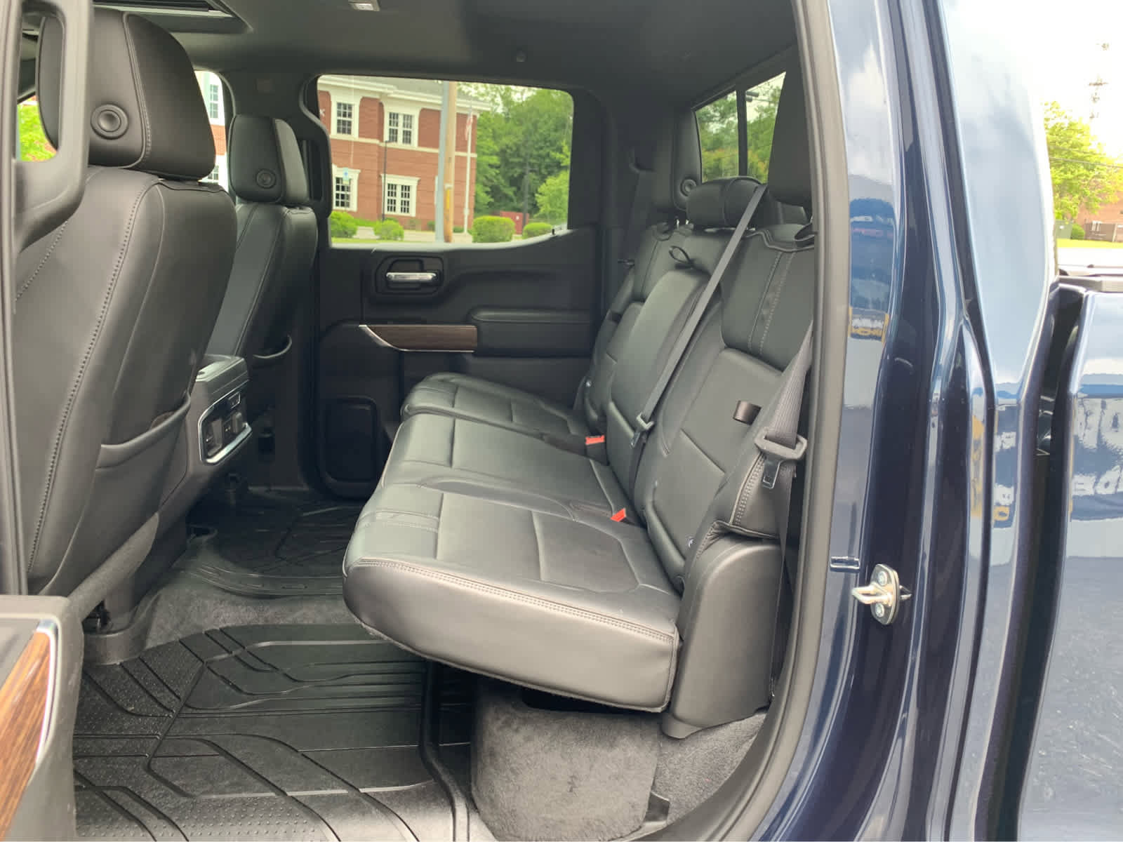 Used 2019 Chevrolet Silverado 1500 High Country w/ Technology Package AWD/4WD image 24