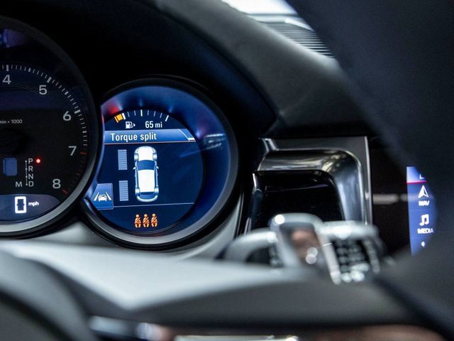 Used 2025 Porsche Macan image 28