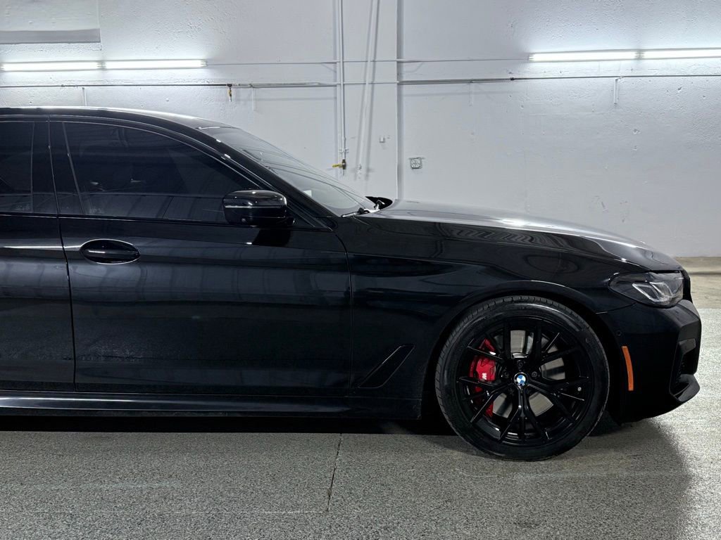Used 2023 BMW M550i xDrive w/ Executive Package image 4