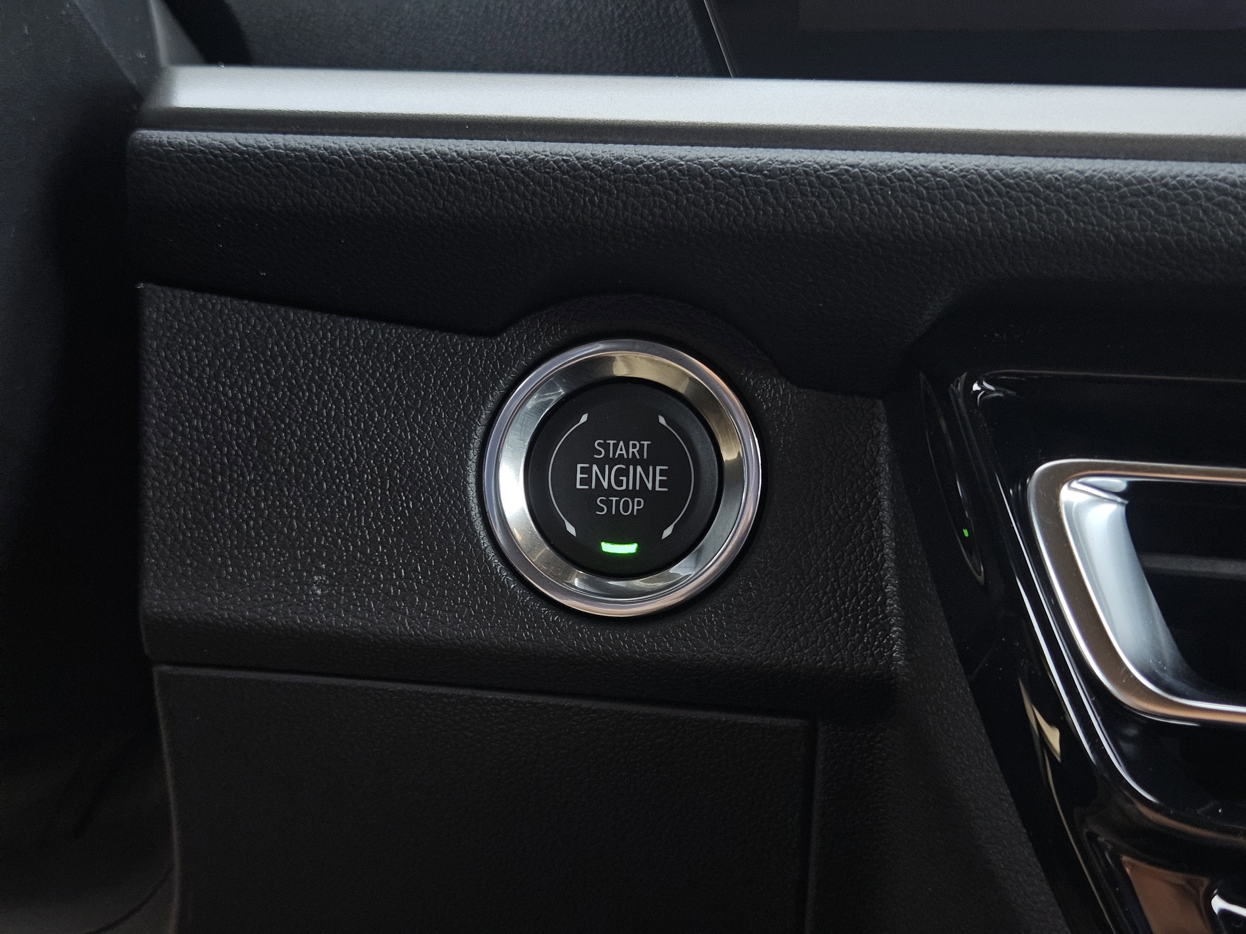 New 2026 Chevrolet Traverse LT w/ Sun and Wheel Package FWD image 16