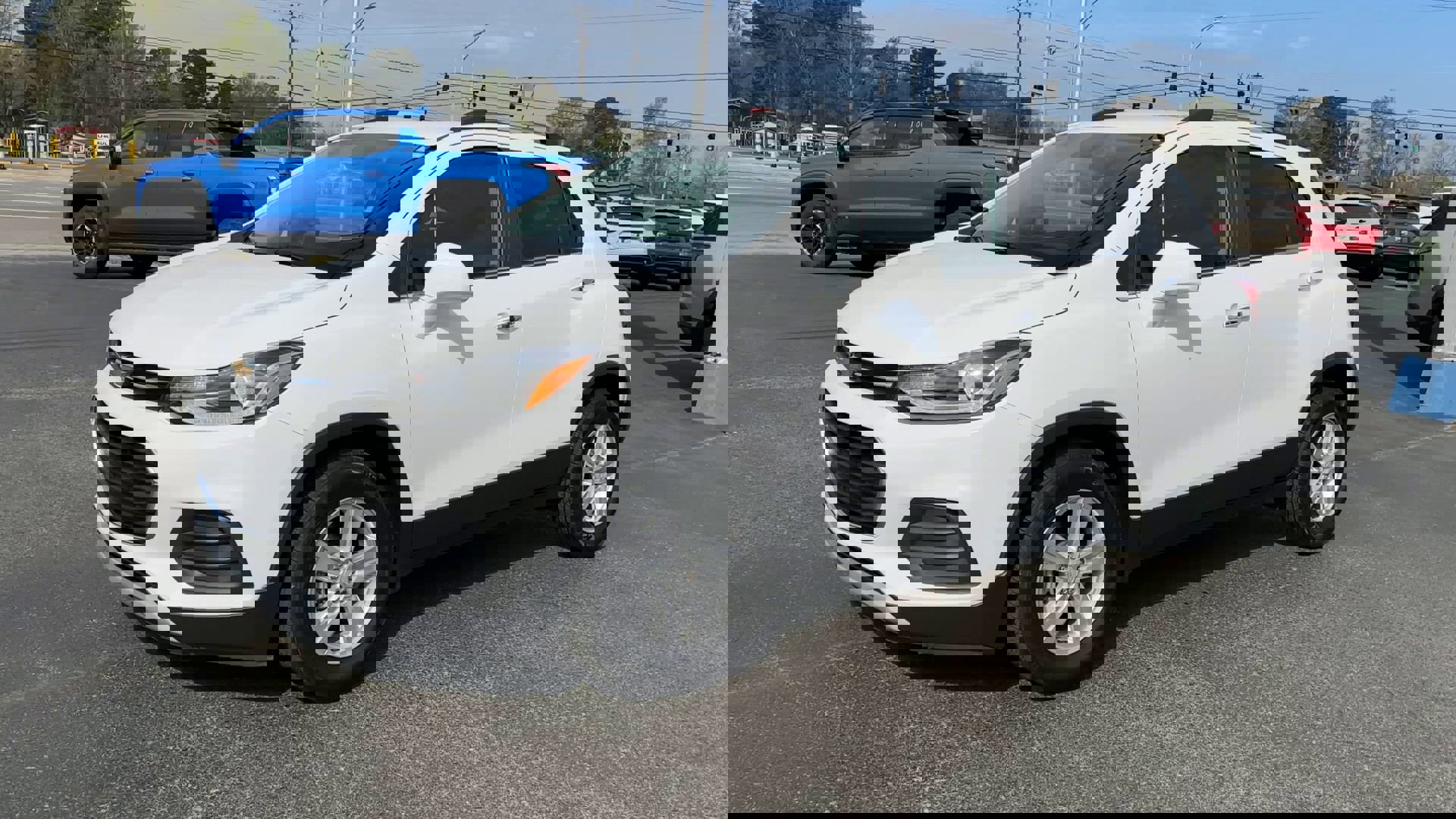 Used 2020 Chevrolet Trax LT w/ LT Convenience Package FWD image 4