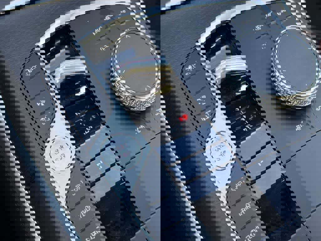 Used 2023 BMW 330e 330e image 18