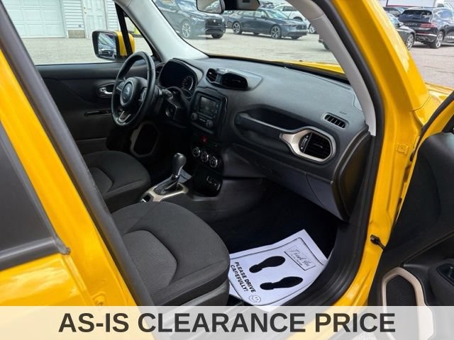Used 2016 Jeep Renegade Latitude w/ Cold Weather Group FWD image 38