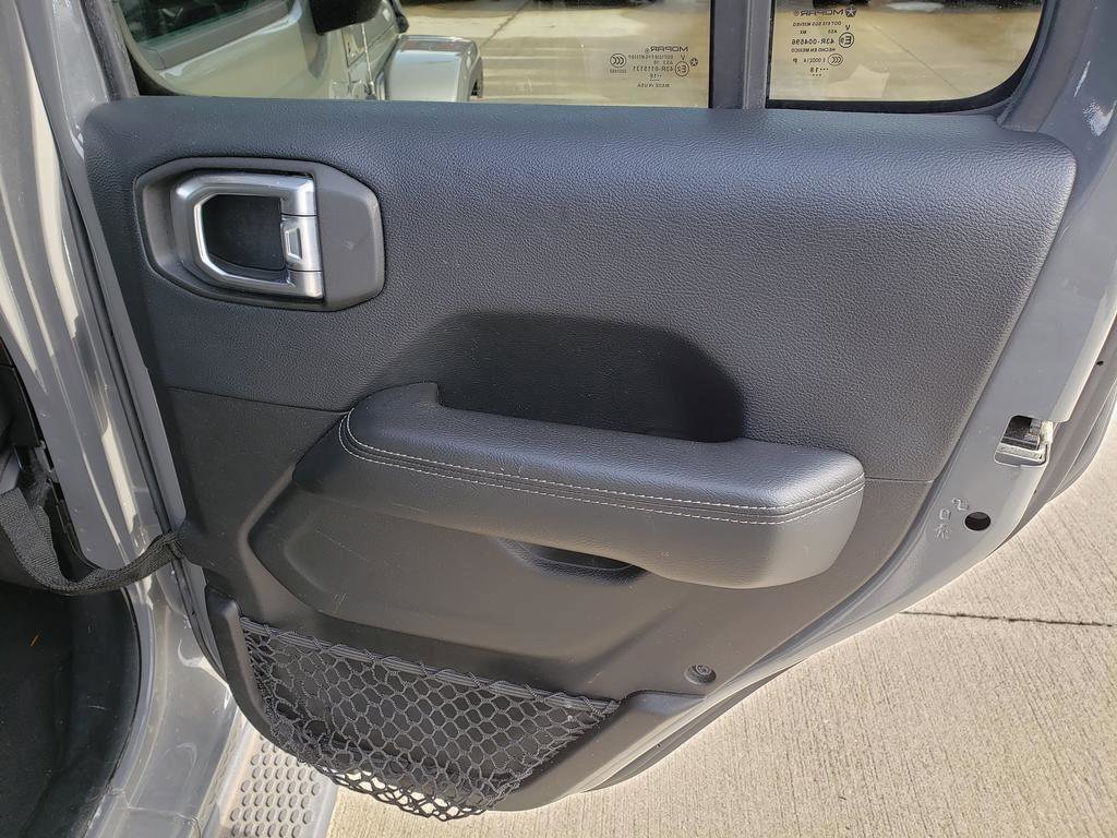 Used 2018 Jeep Wrangler Unlimited Sahara w/ Cold Weather Group image 25