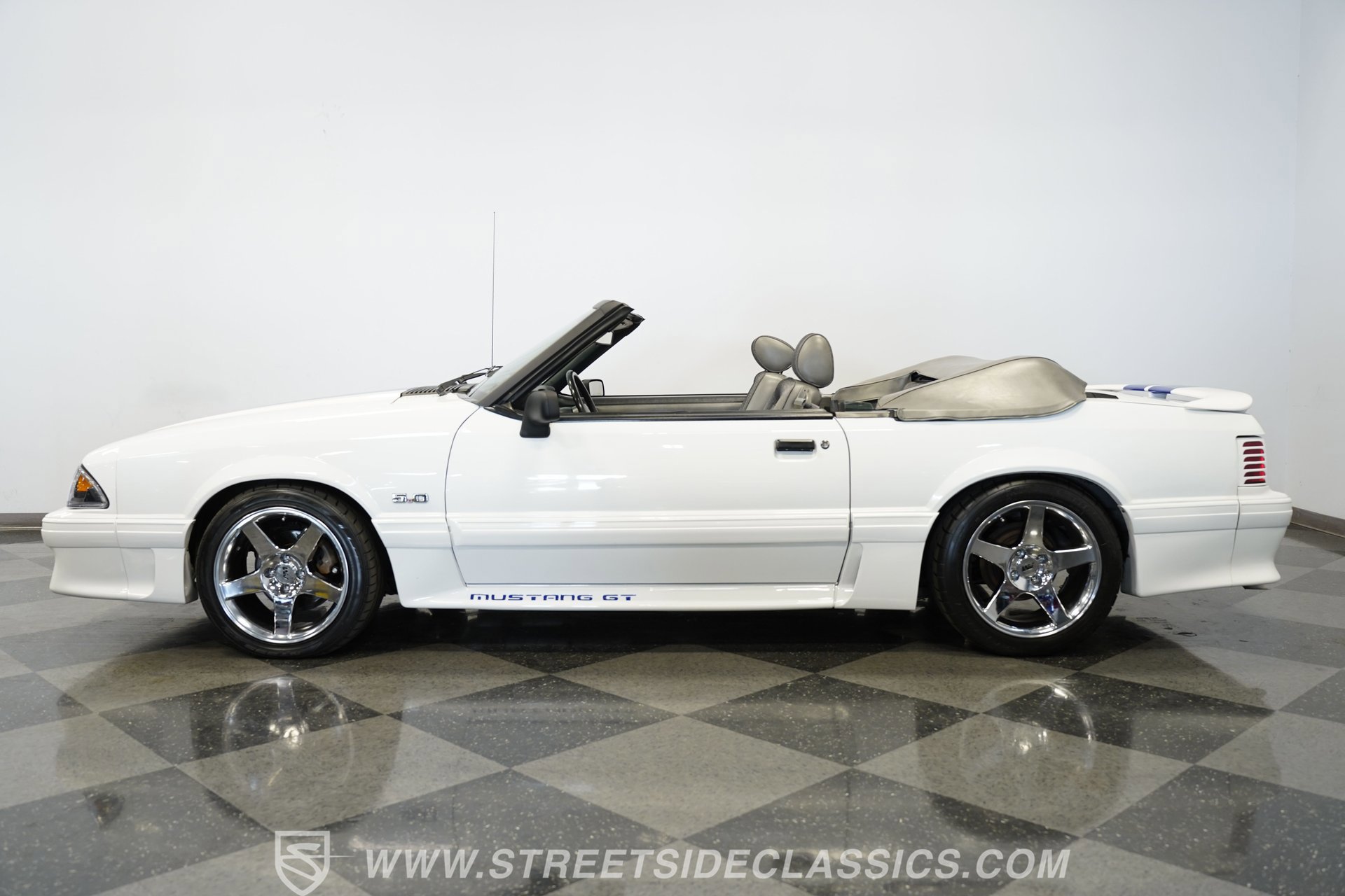 Used 1989 Ford Mustang GT RWD image 2