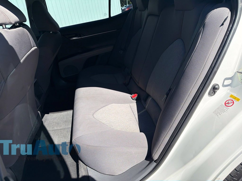Used 2018 Toyota Camry LE FWD image 7