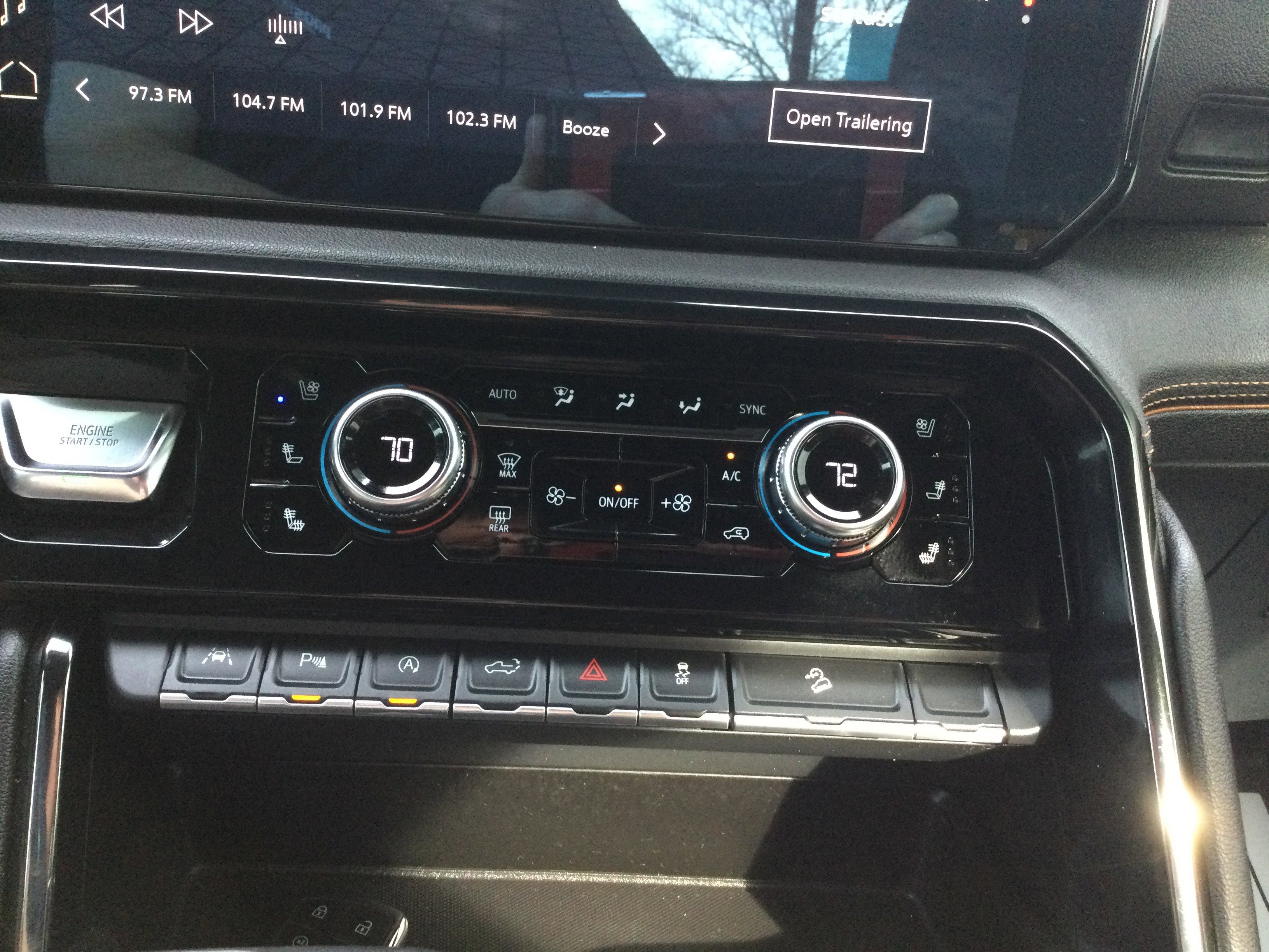 Used 2024 GMC Sierra 1500 AT4 w/ Technology Package image 19