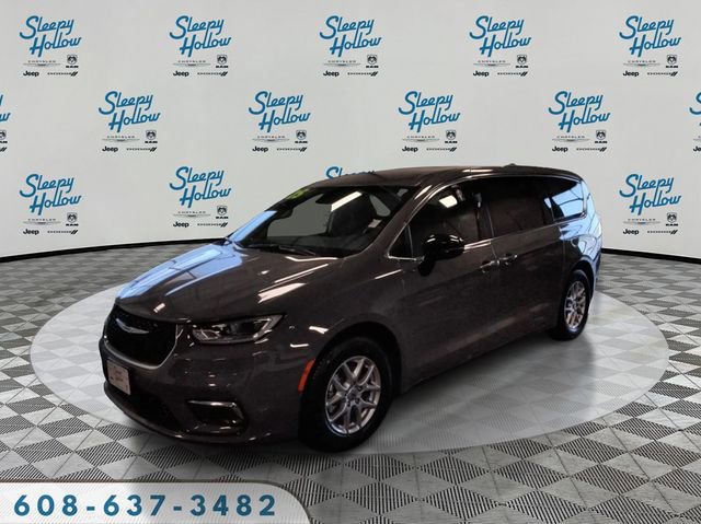 Used 2025 Chrysler Pacifica Select image 1