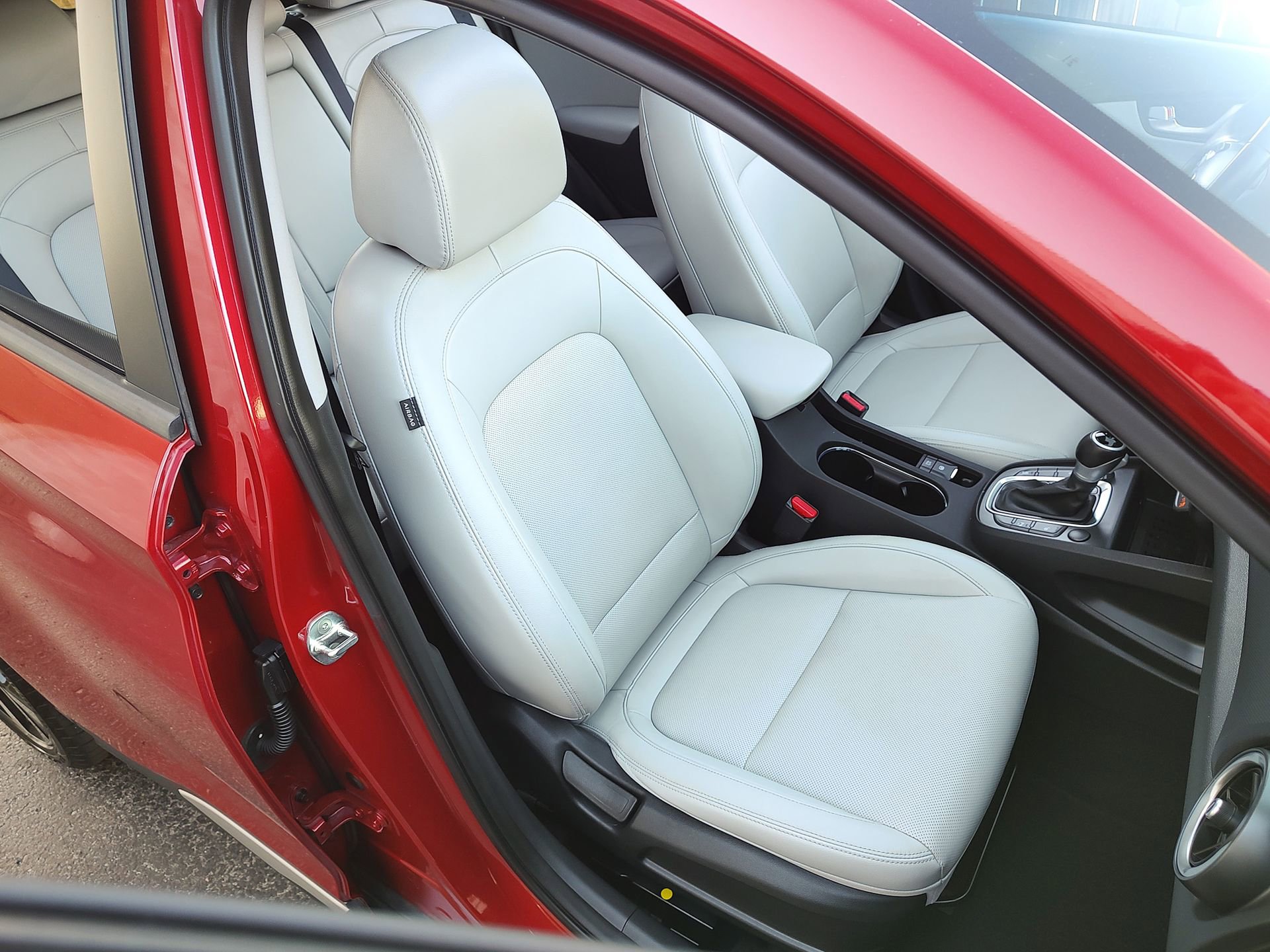 Used 2022 Hyundai Kona Limited image 19