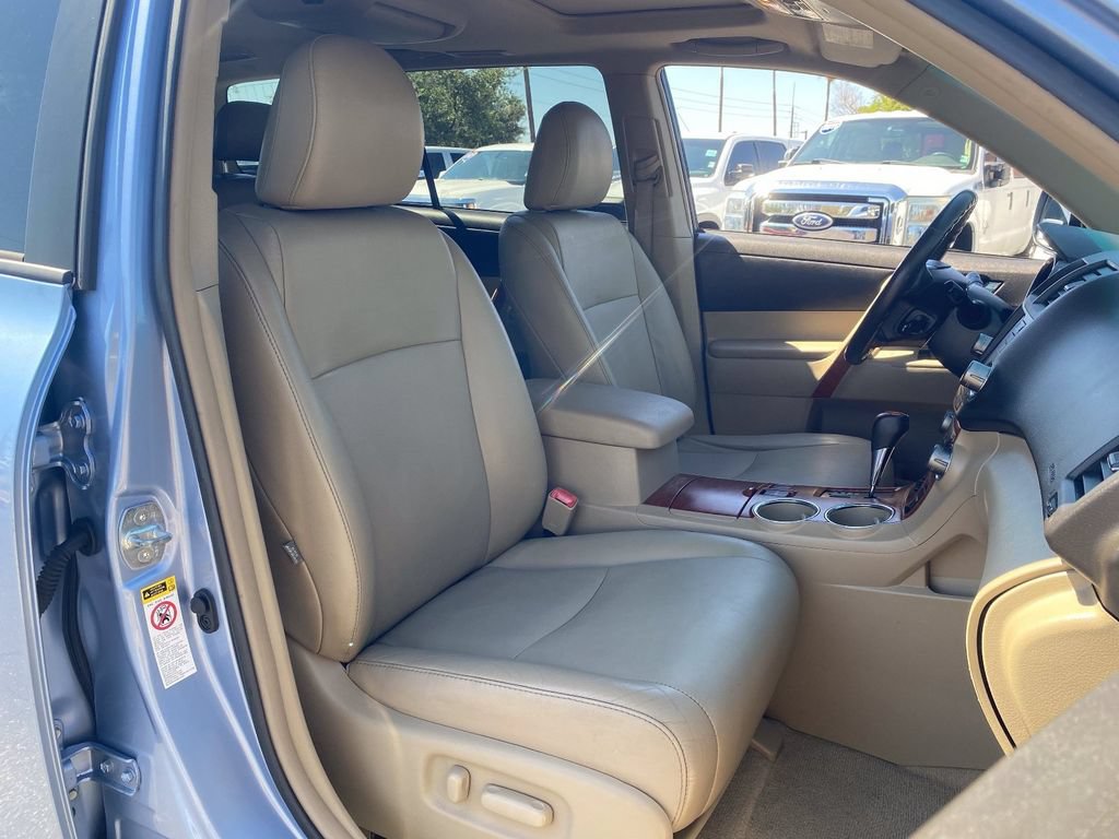Used 2010 Toyota Highlander Limited FWD image 9