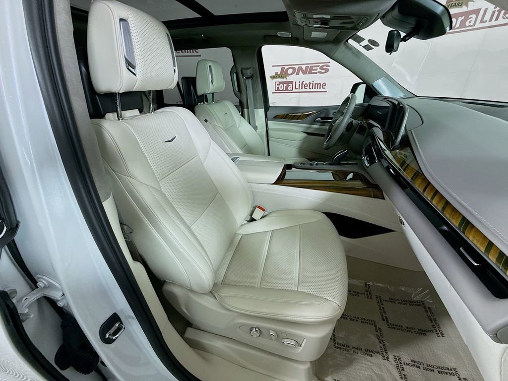 Used 2023 Cadillac Escalade Sport Platinum w/ LPO, ONYX Package AWD/4WD image 35