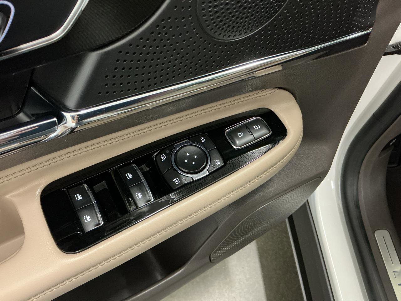 Used 2023 Lincoln Corsair AWD w/ Equipment Group 101A image 17