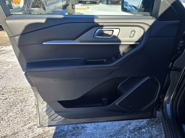 Used 2025 Ford Explorer ST-Line w/ ST-Line Street Pack image 9