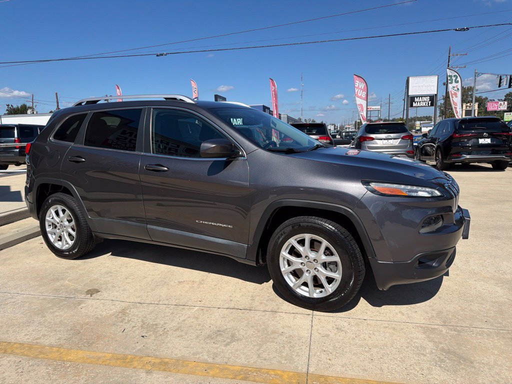 Used 2015 Jeep Cherokee Latitude w/ Cold Weather Group AWD/4WD image 7