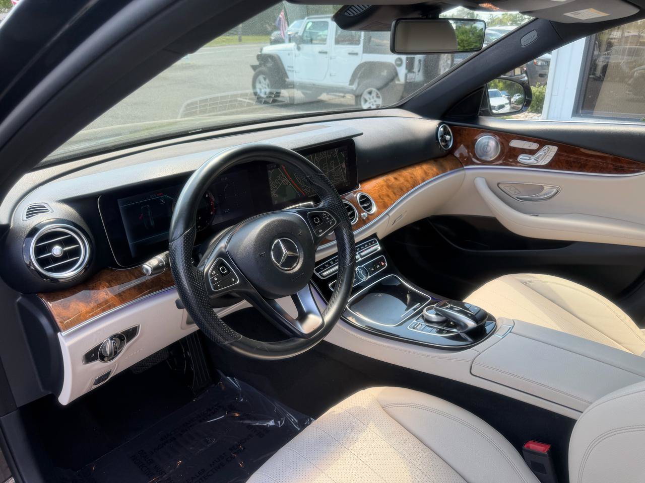 Used 2018 Mercedes-Benz E 300 4MATIC image 10