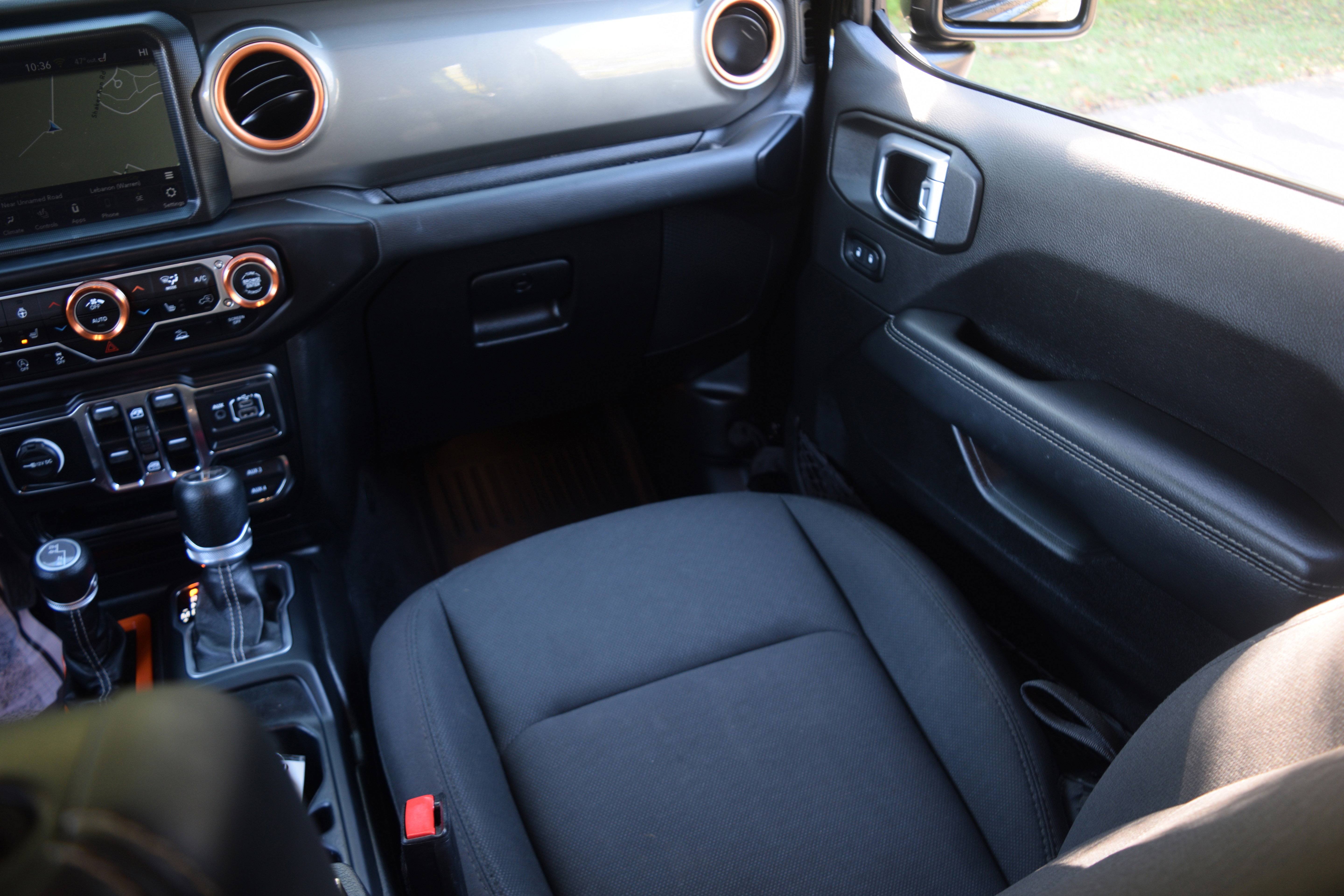 Used 2022 Jeep Wrangler Unlimited Sahara w/ Cold Weather Group image 14