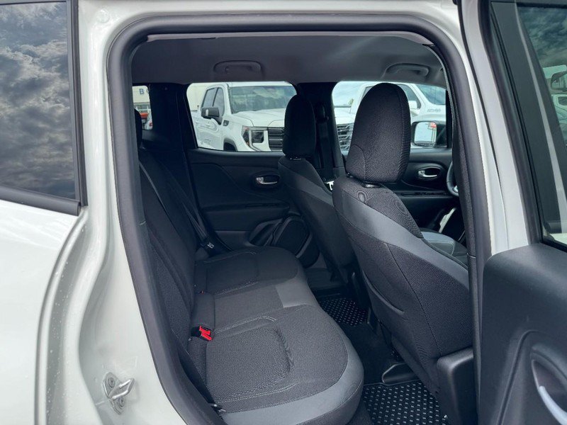 Used 2023 Jeep Renegade Latitude w/ Premium Group AWD/4WD image 10