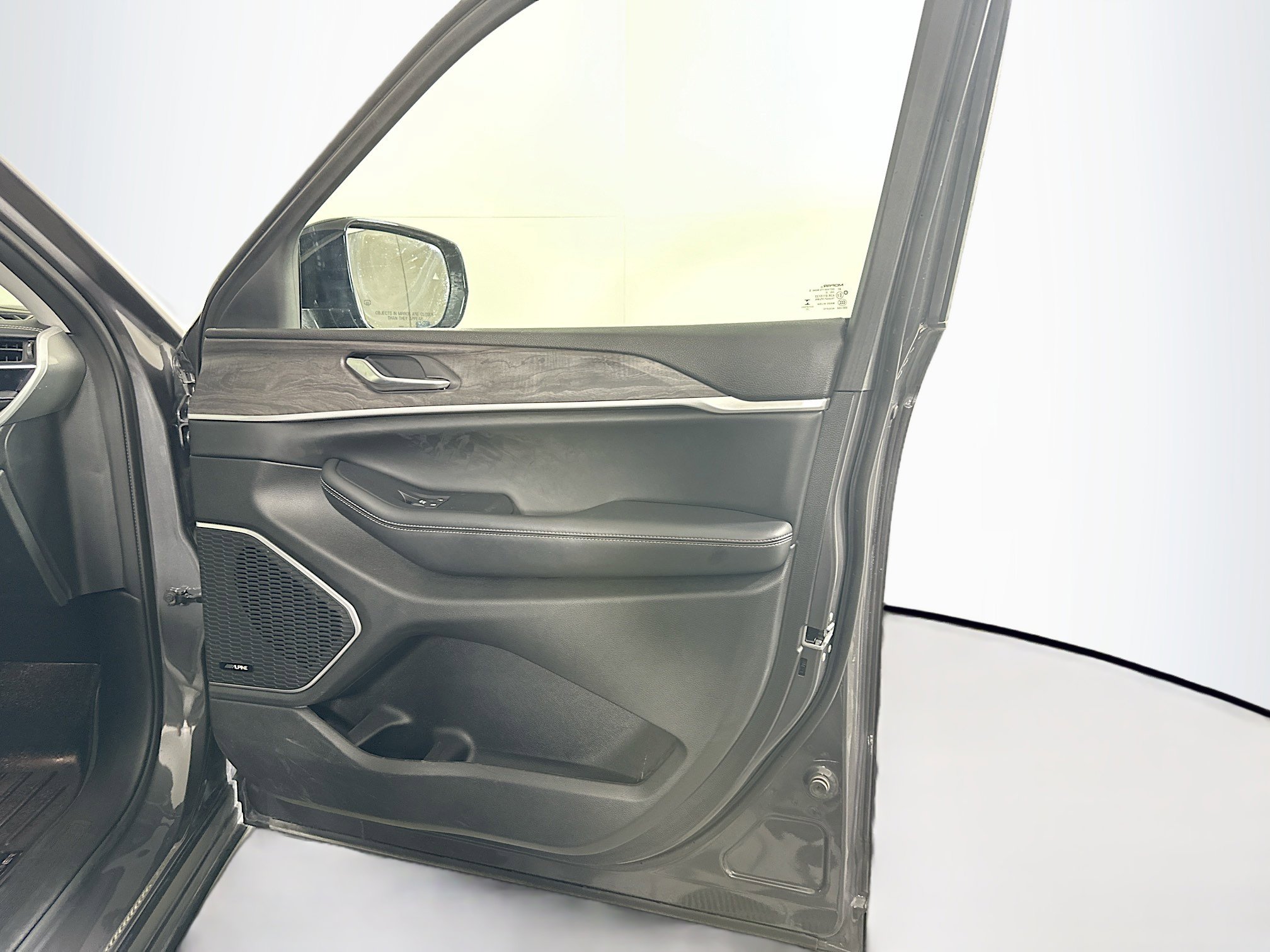 Used 2022 Jeep Grand Cherokee Limited 4xe w/ Luxury Tech Group II image 33