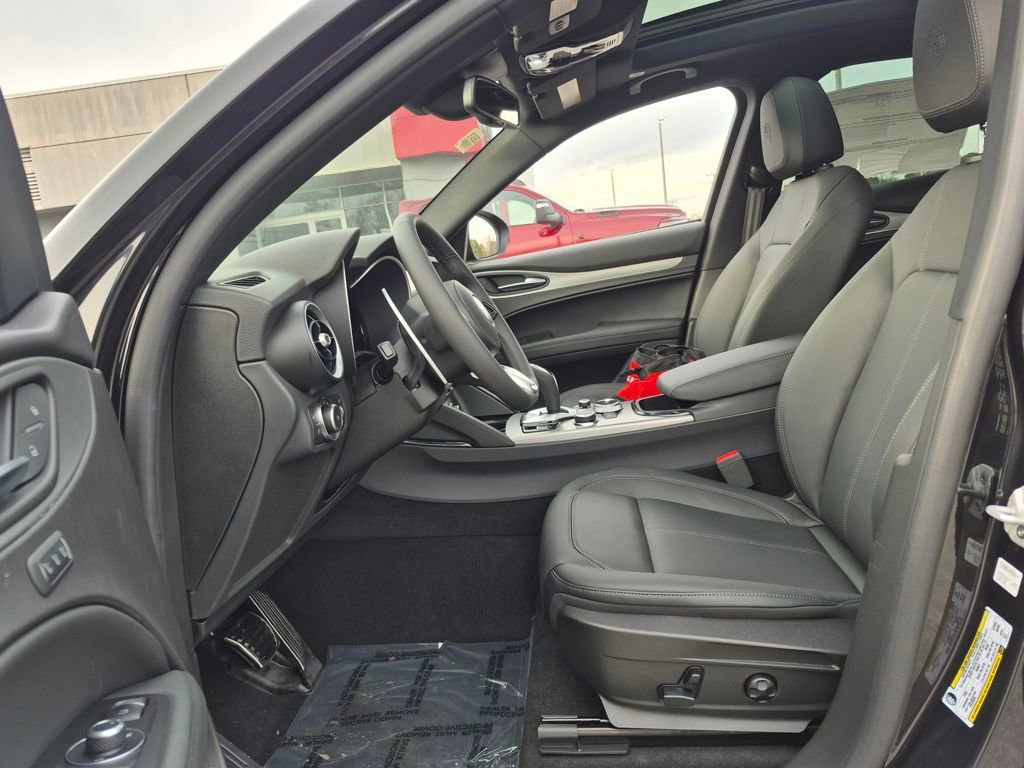 New 2025 Alfa Romeo Stelvio Sprint w/ Convenience Package video 2