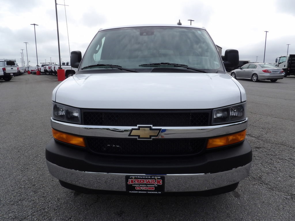 Used 2025 Chevrolet Express 3500 LT w/ LT Preferred Equipment Group RWD image 12