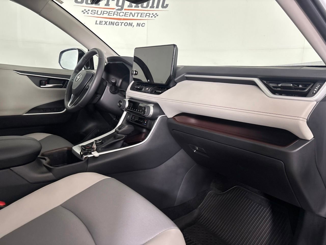 Used 2024 Toyota RAV4 Limited w/ Advanced Technology Package AWD/4WD image 33