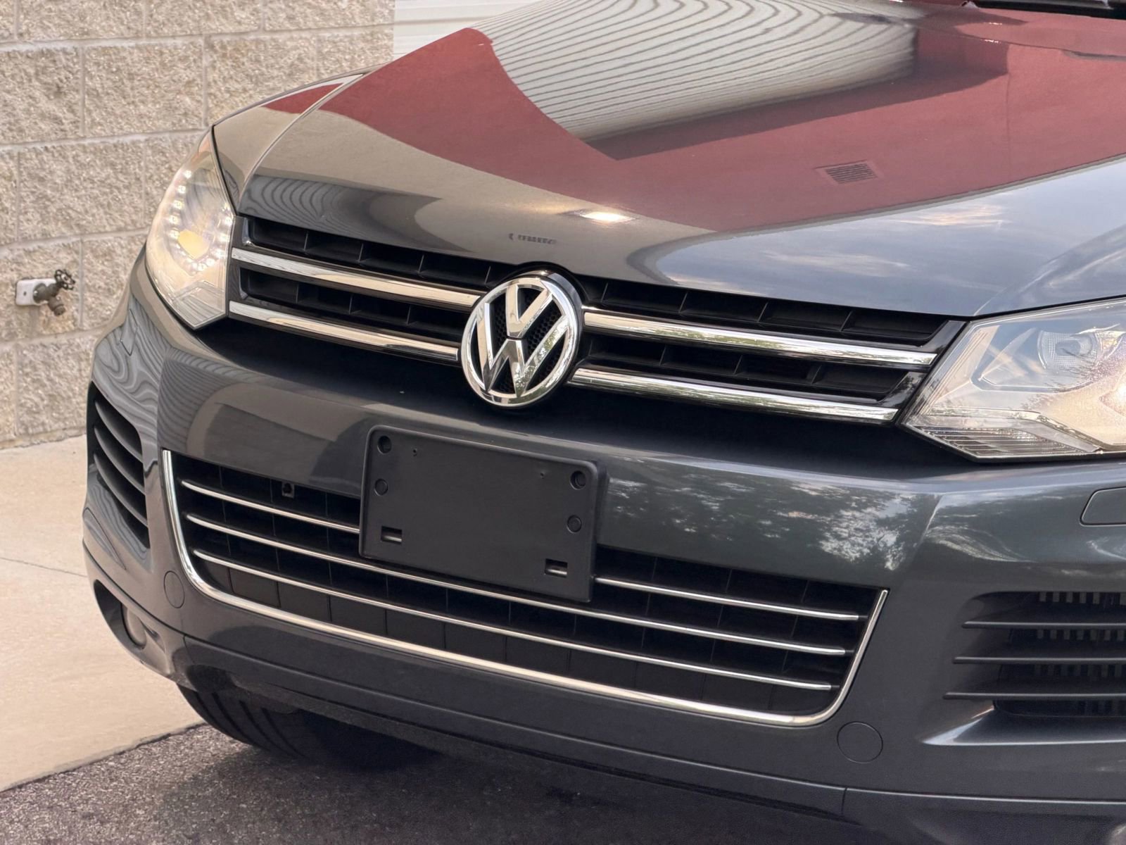 Used 2012 Volkswagen Touareg Sport AWD/4WD image 33