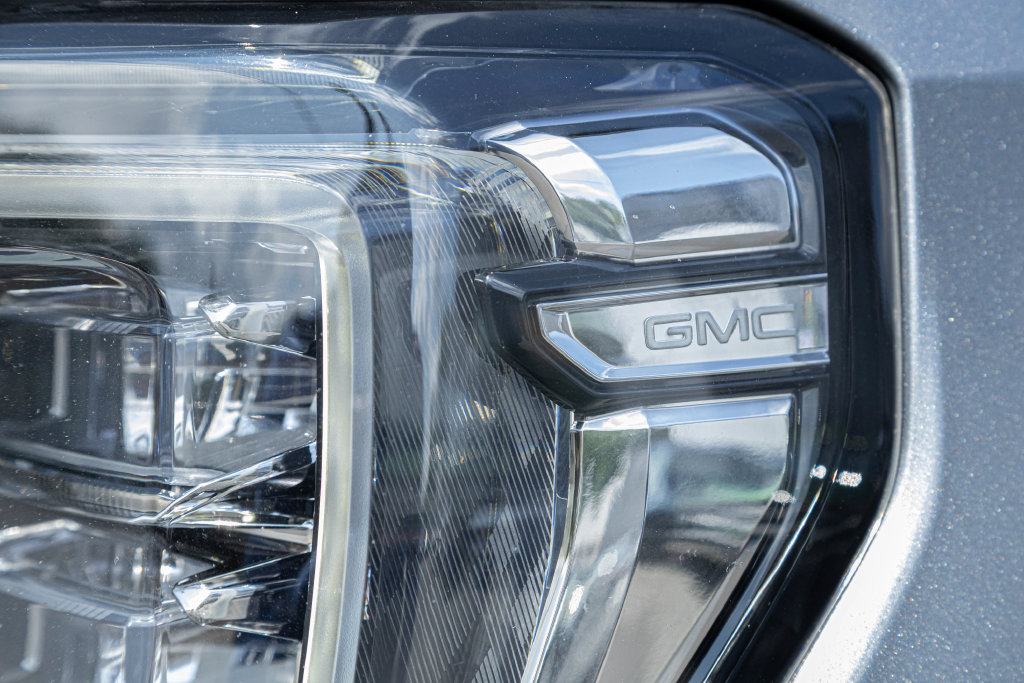 Used 2022 GMC Yukon SLE w/ Gmc Pro Safety Plus Package AWD/4WD image 19