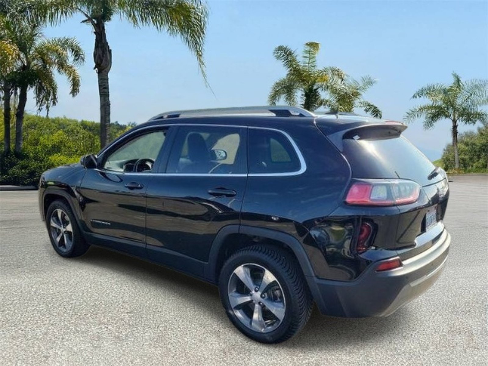 Used 2019 Jeep Cherokee Limited FWD image 3