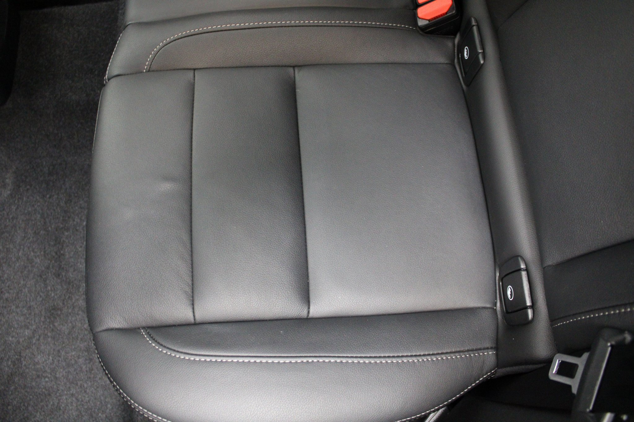 Used 2025 Volvo XC40 B5 Plus image 15