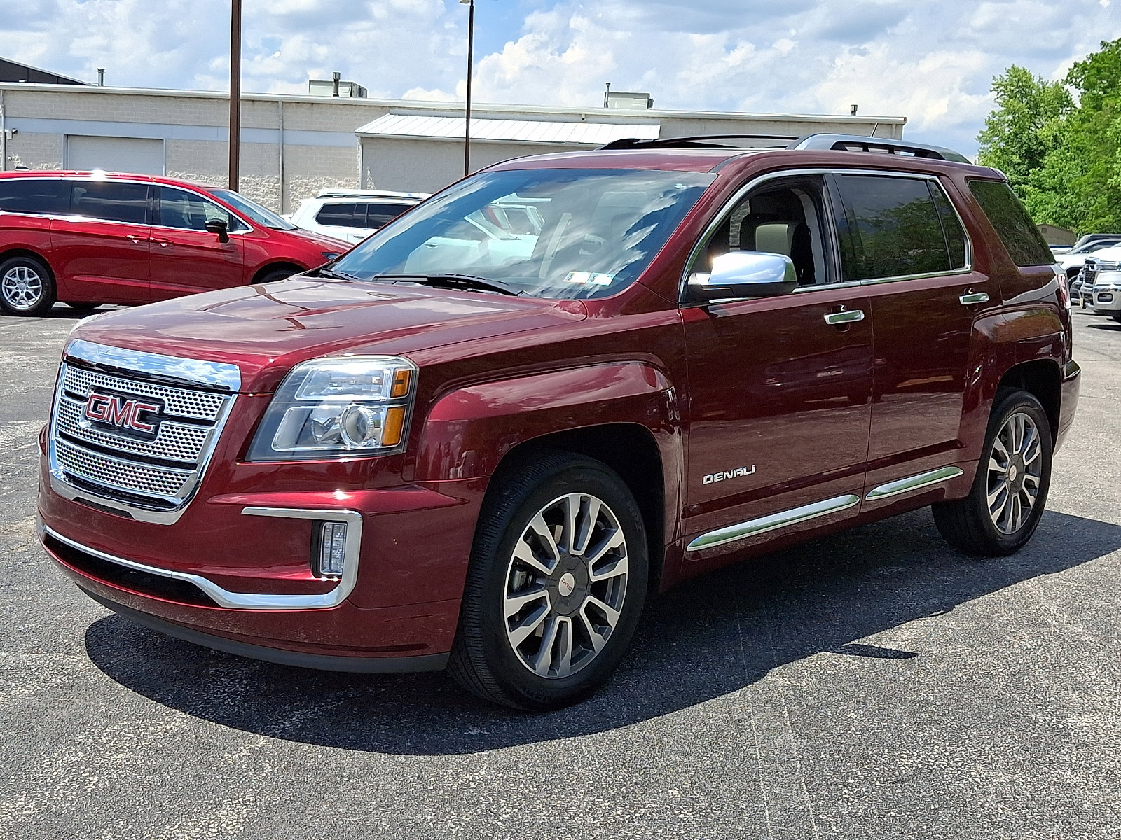 Used 2017 GMC Terrain Denali w/ Cargo Package AWD/4WD image 4