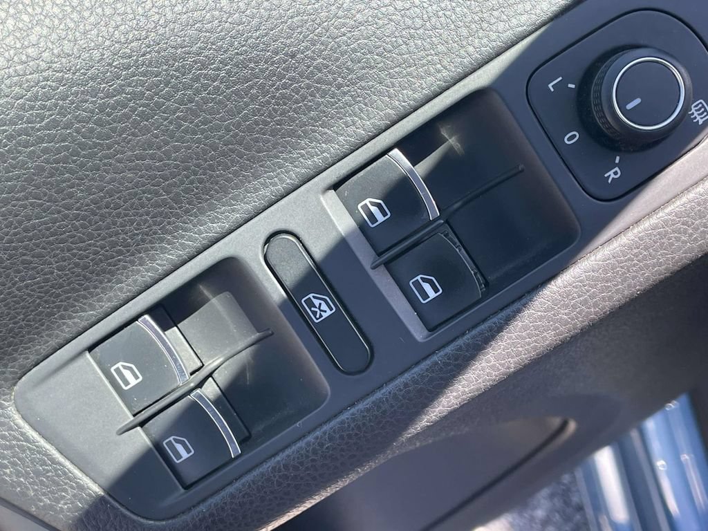 Used 2017 Volkswagen Tiguan Wolfsburg Edition FWD image 19