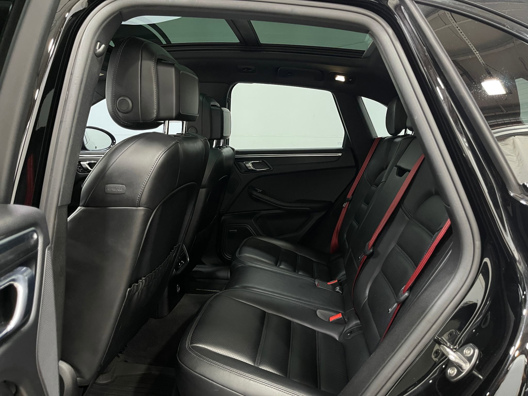 Used 2018 Porsche Macan GTS w/ Premium Package Plus AWD/4WD image 29
