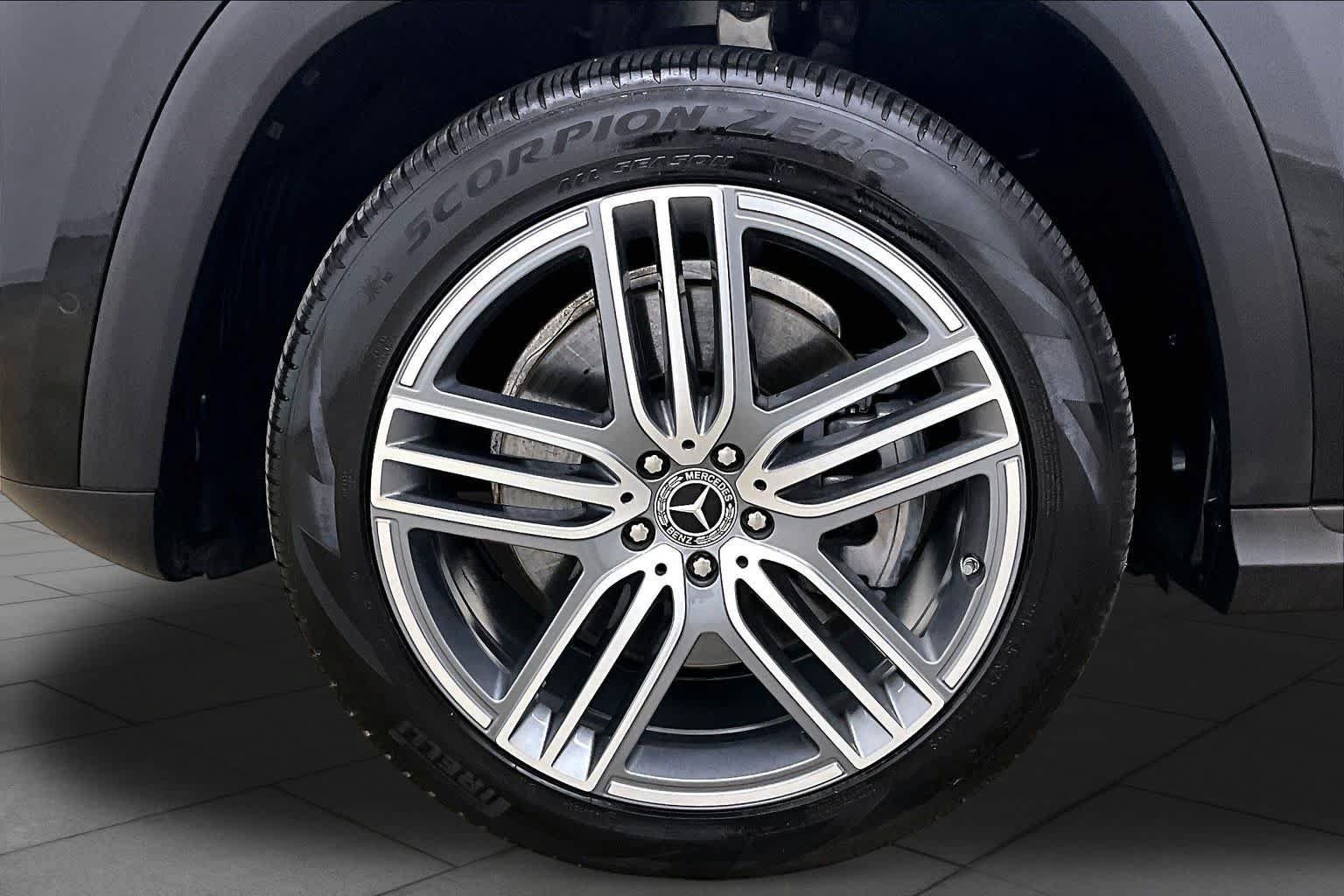 Certified 2025 Mercedes-Benz GLS 450 4MATIC image 11