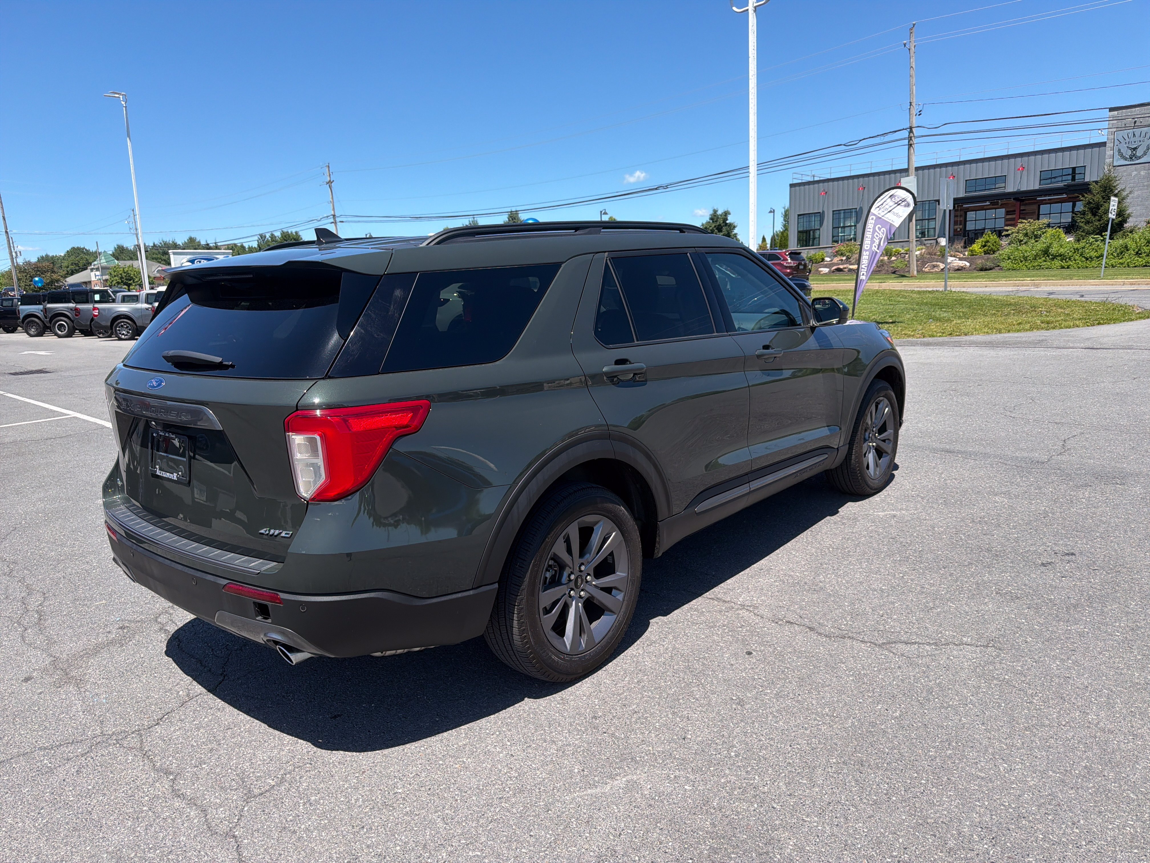 Certified 2024 Ford Explorer XLT w/ Equipment Group 202A AWD/4WD image 3