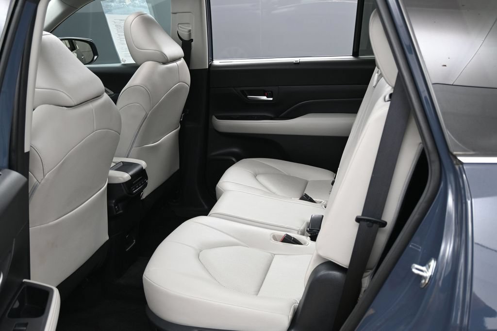 Used 2024 Toyota Grand Highlander AWD image 27