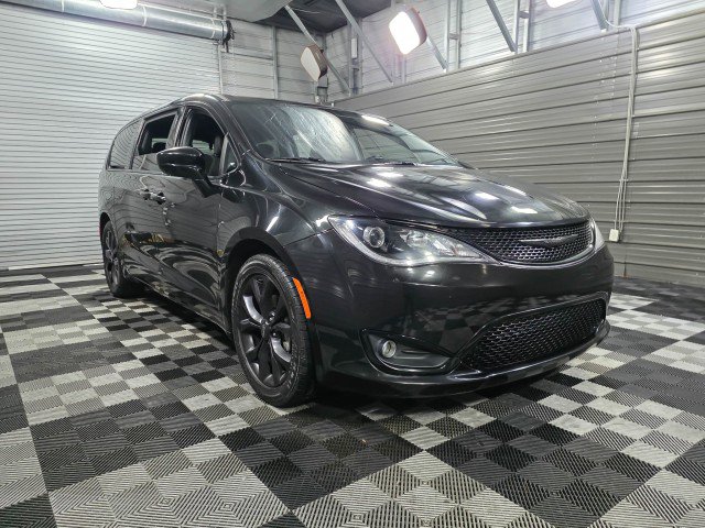 Used 2020 Chrysler Pacifica Touring w/ S Appearance Package image 4