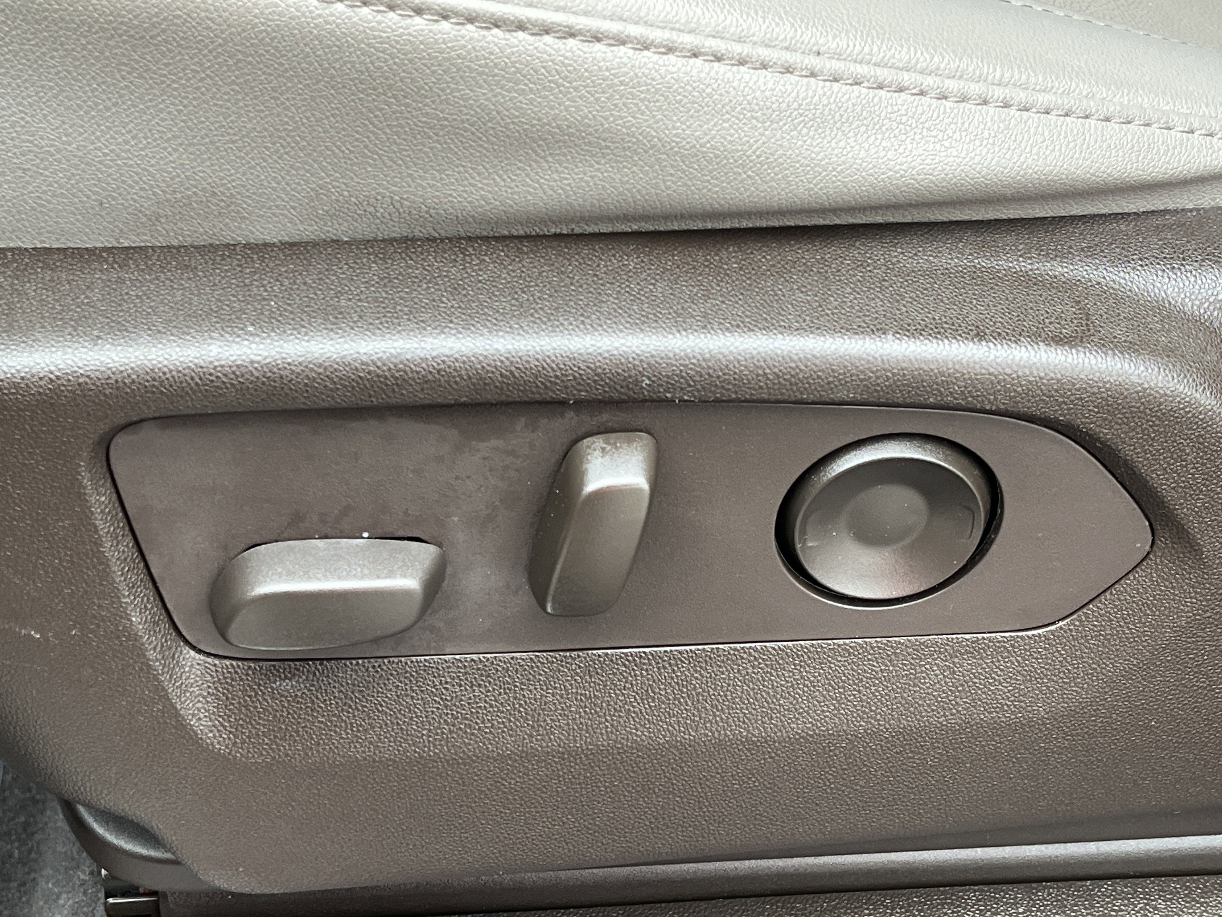 Used 2021 Chevrolet Tahoe Z71 w/ Z71 Off-Road Package image 18