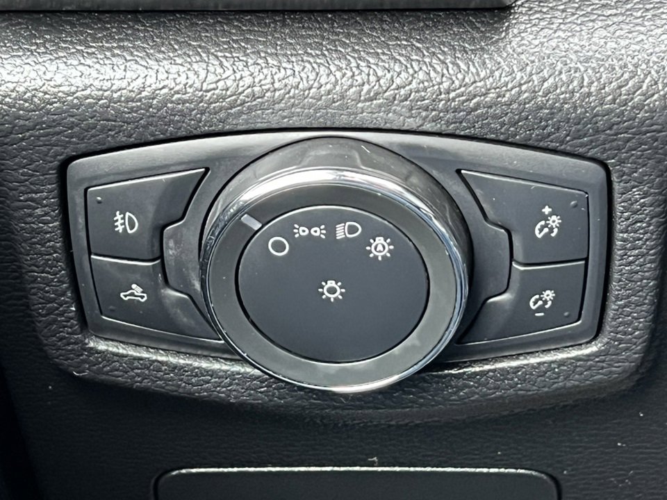 Certified 2019 Ford F150 XLT w/ Equipment Group 302A Luxury image 20