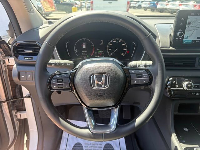 Used 2025 Honda Pilot Touring image 16