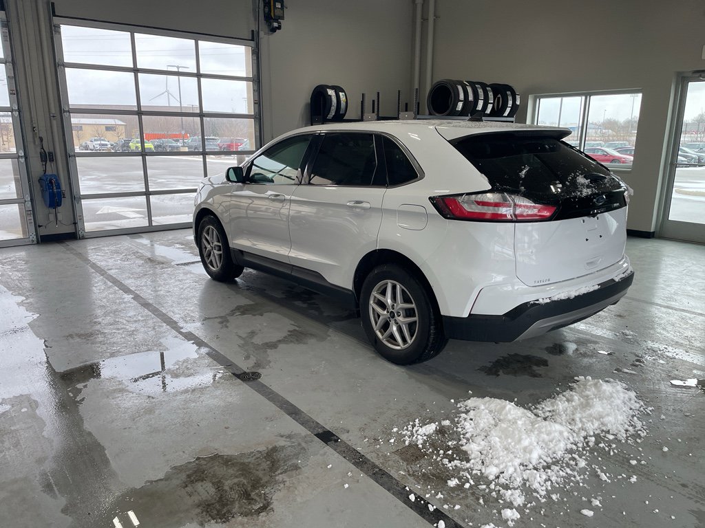 Used 2023 Ford Edge SEL image 3