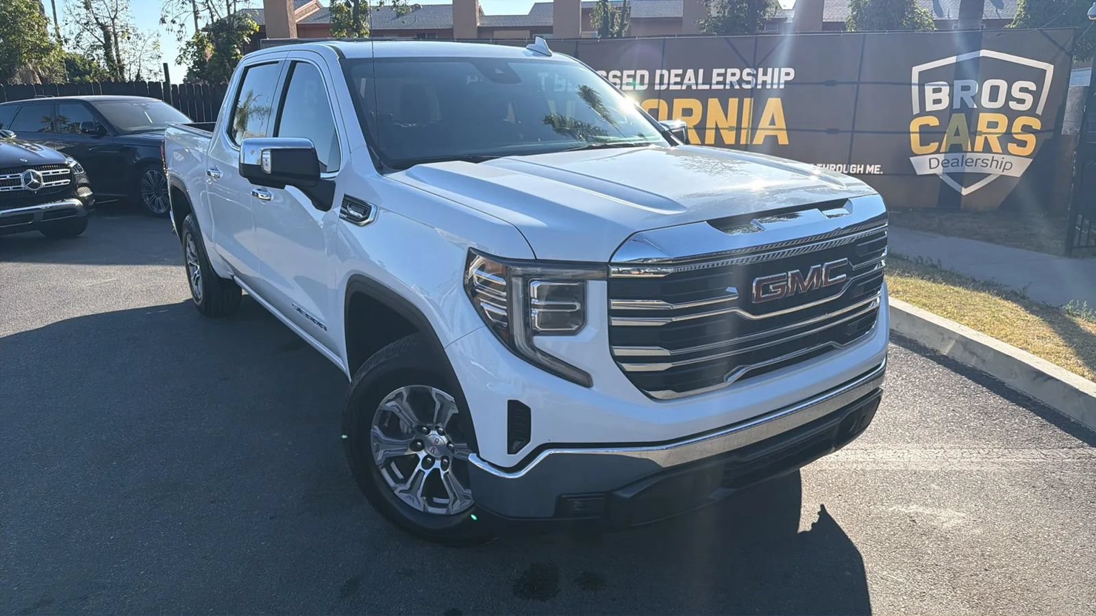 Used 2023 GMC Sierra 1500 SLT RWD image 2