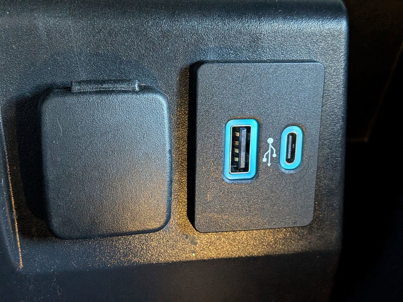 Certified 2023 Ford Explorer XLT w/ Equipment Group 202A image 25