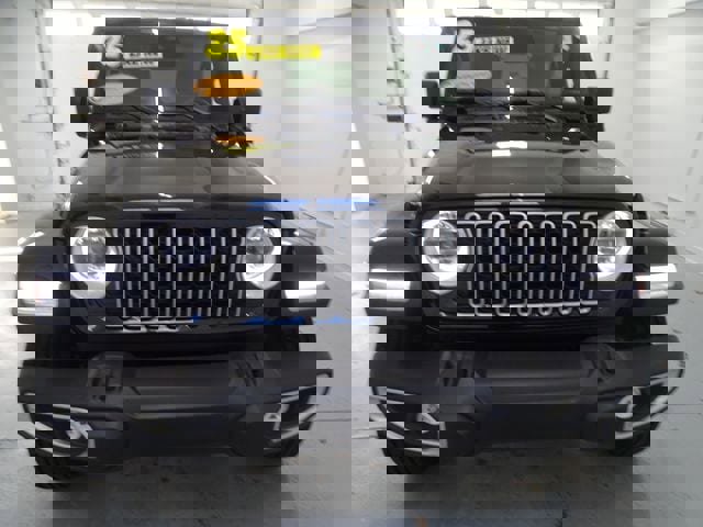 Certified 2025 Jeep Wrangler Unlimited Sahara w/ Safety Group image 23